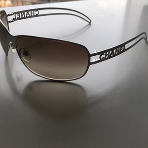 CHANEL authentic metal framed sunglasses